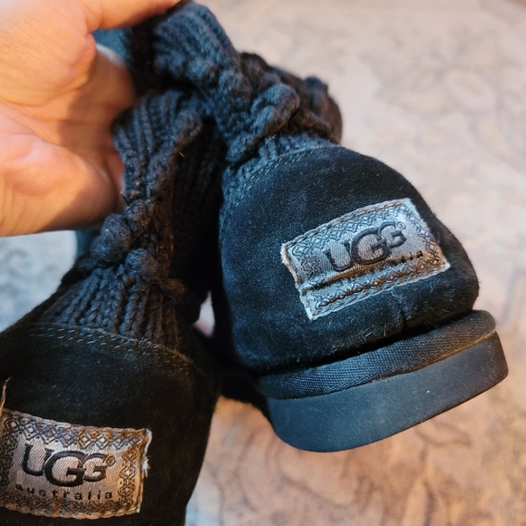 UGGS SIZE9 Black Knit. - Picture 2 of 4